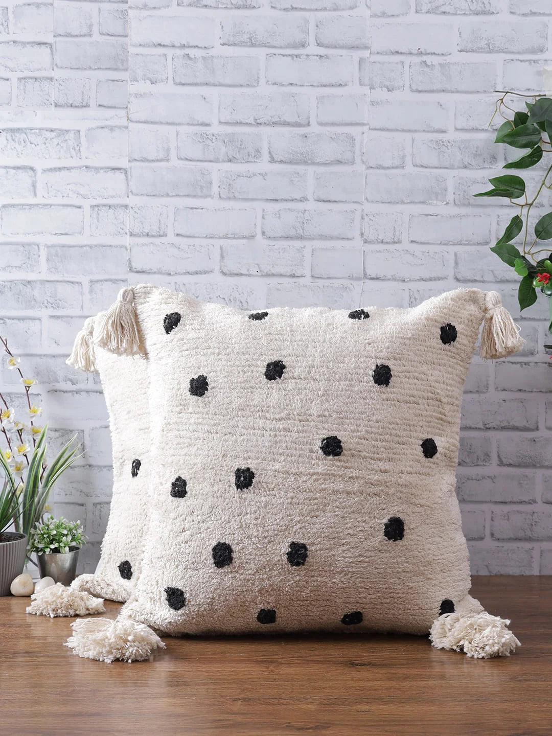 Black Polka Dots Tufted Cotton Cushion